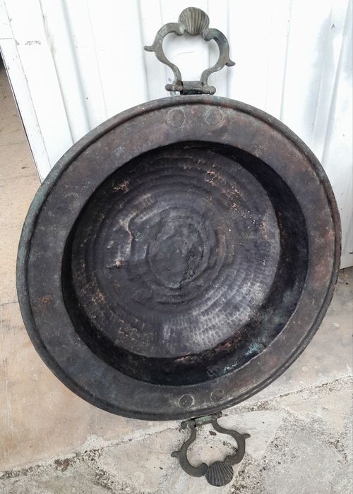 Braseira antiga em cobre