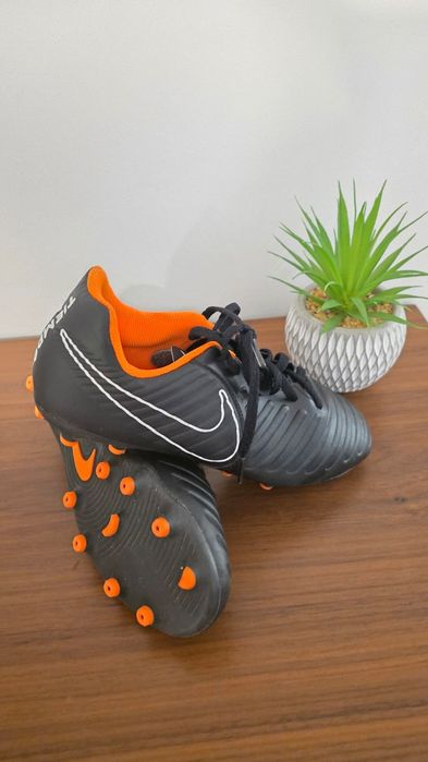 Chuteiras Nike laranja
