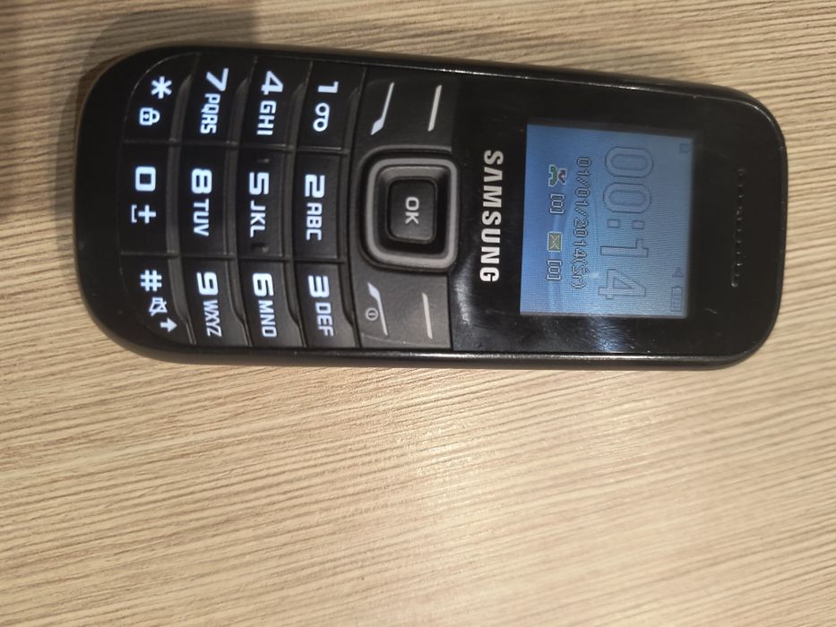 Samsung E1200i, 3,86 cm (1.52"), 800 mAh czarny + ładowarka