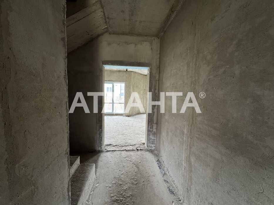 Продається двоповерховий котедж із власною земельною ділянкою!