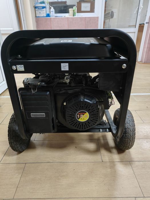 Продаю генератор 5.5 Kw Firman  FPG7800 E2