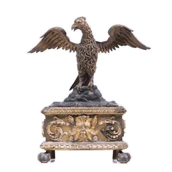 Escultura - Águia imperial em madeira entalhada e dourada - 77 cm