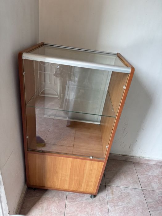 Продам полки та тумби