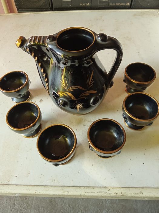 Czarna porcelit dzbanek kubki