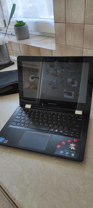 Komputer Lenovo yoga 300
