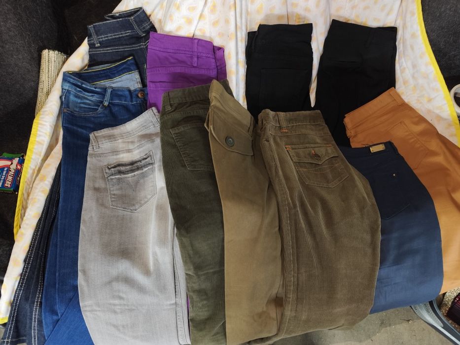 Calças de ganga, napel, sarja, bombazina e (01) malha