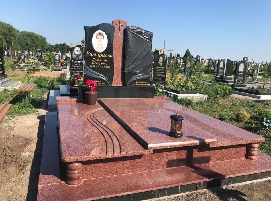 Пам'ятники з граніту