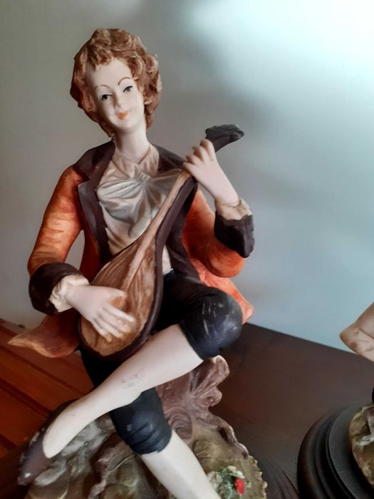 Estatuetas em marfinite