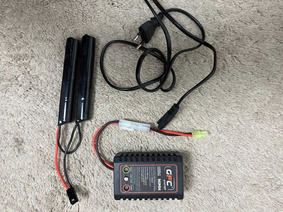 Airsoft - M4 Eléctrica + Red dot + Baterias + carregador