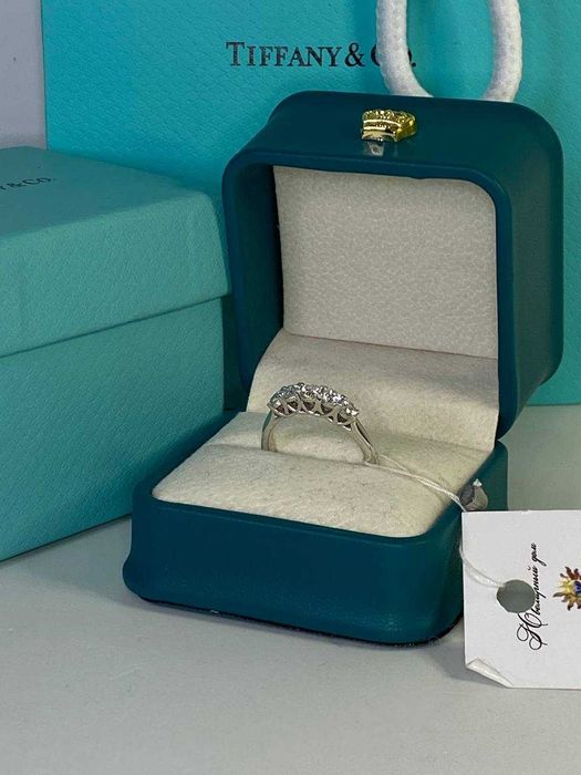 Золота каблучка з діамантами 0,75ct