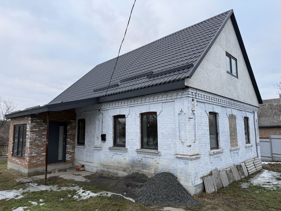 Продається будинок в м.Звенигородка у районі 5 школи