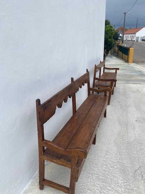 Banco antigo em madeira de pinho maciça