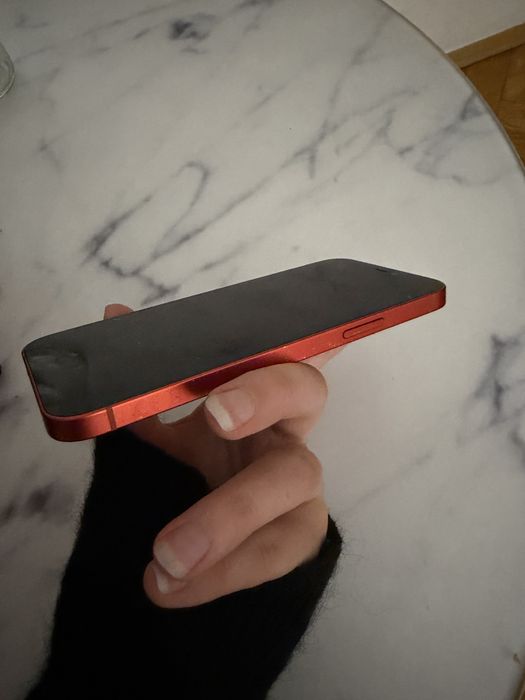 iphone 12 czerwony