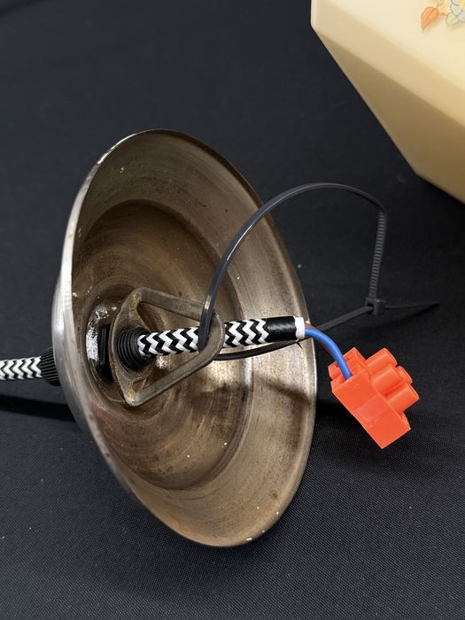 Lampa wisząca z kloszem ze szkła wazelinowego