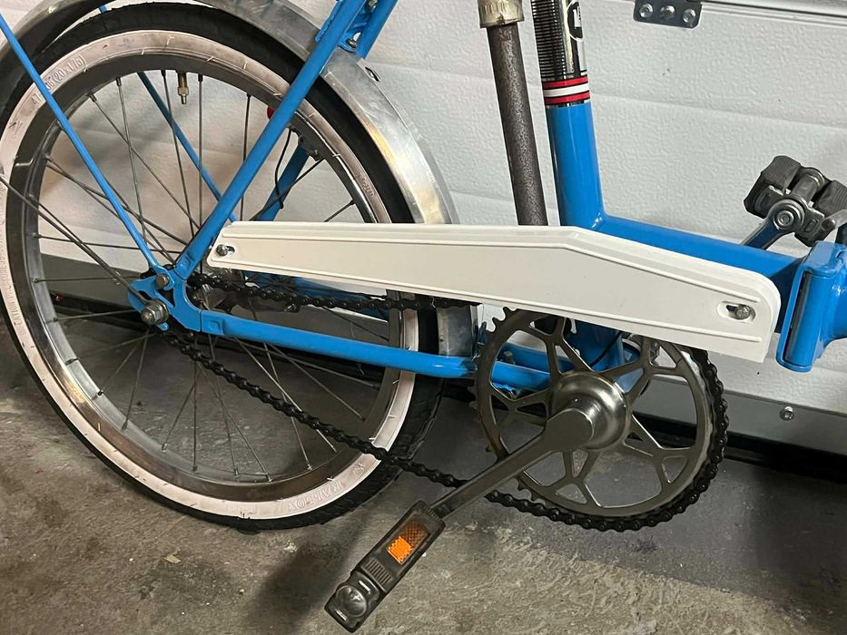 Biały ochraniacz na łańcuch Romet Wigry 3 składak osłona łańcucha