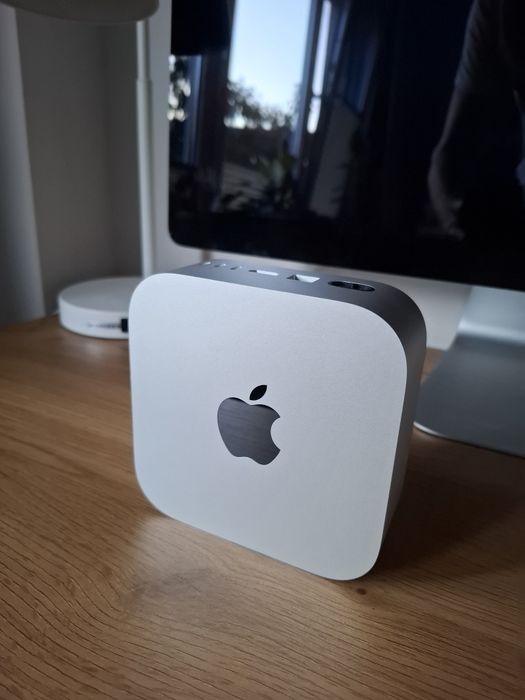Apple Mac mini M4 + Apple klawiatura numeryczna+Apple Magic Mouse 2
- Apple Magic Mouse 2