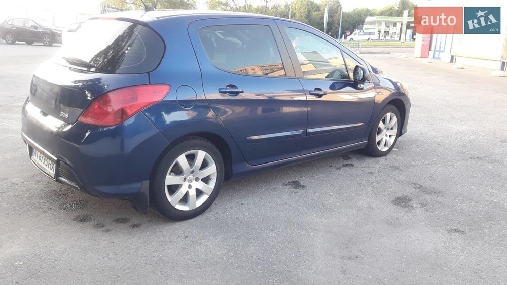 Автомобіль Пежо 308