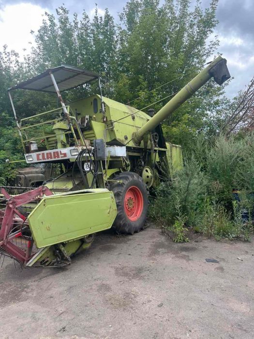 Комбайн CLAAS Senator у робочому стані