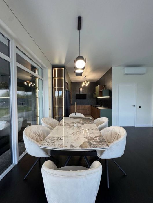 Розкішний будинок в сучасному стилі