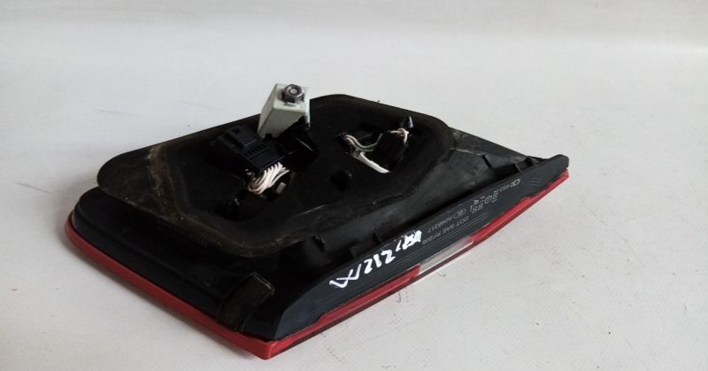 Farolim da mala esquerdo MERCEDES-BENZ Classe E (W212)