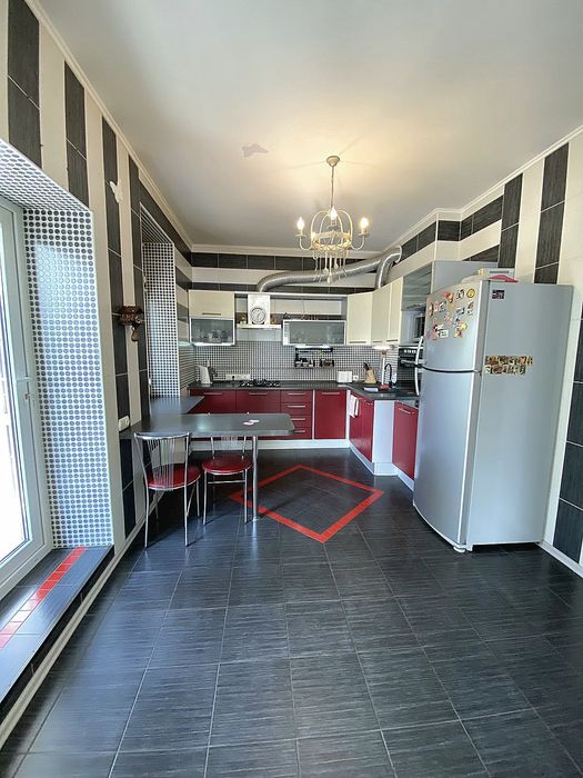 Екс.Терміновий продаж!, 415 м2 коттедж в Полтаві з меблями та
