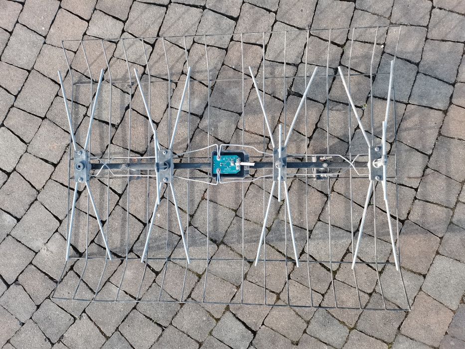 Antena zewnętrzna kierunkowa siatkowa