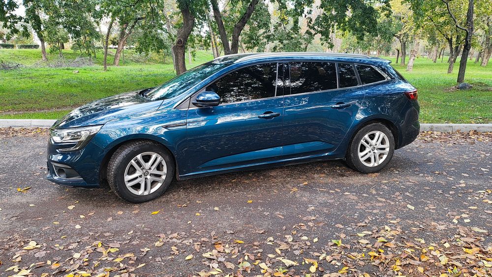 Продаю власний автомобіль Renault Megane IV