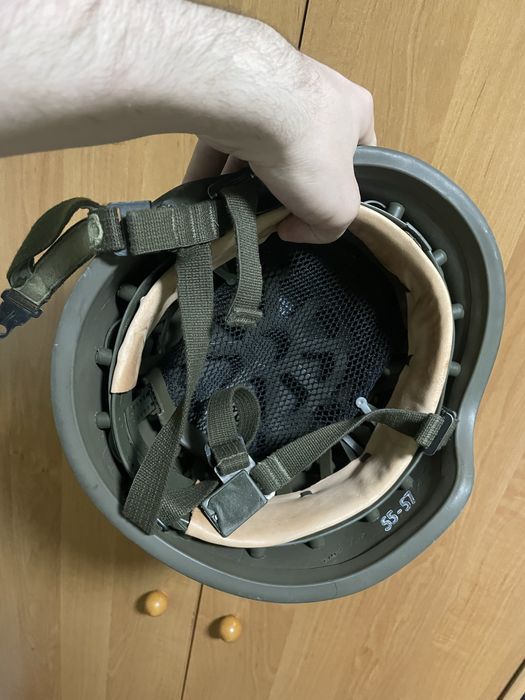 Каска німецька нова продаю.