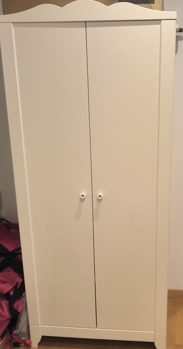 Cama e guarda roupa de criança