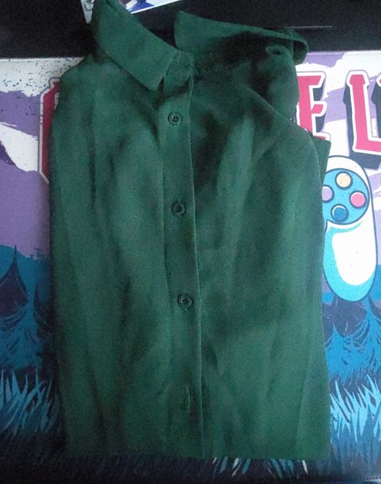 Blusa verde botões costas
