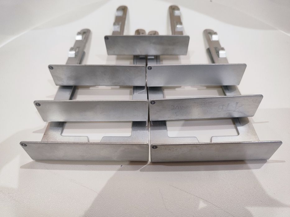 Mac pro 1.1 a 3.1 (7) caddys + 4.1/5.1 (1) caddy