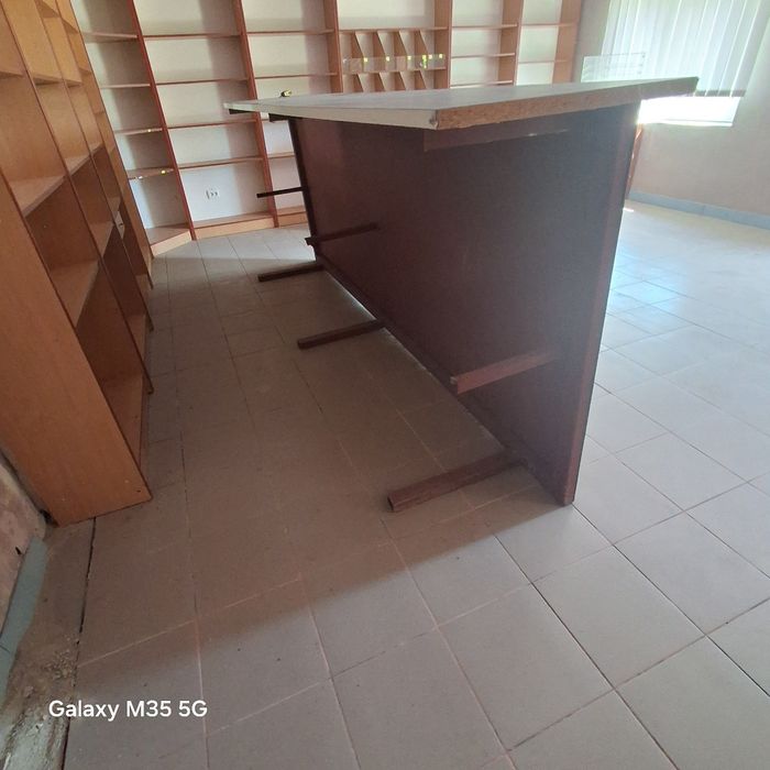 Меблі в магазин в хорошому стані