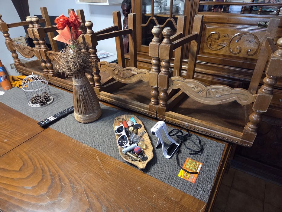 Móvel sala com mesa e cadeiras