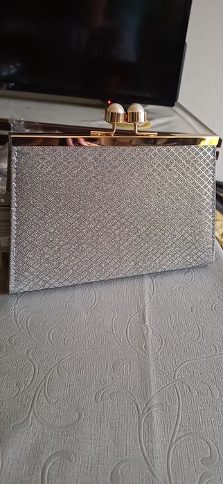 Srebrna elegancka kopertówka