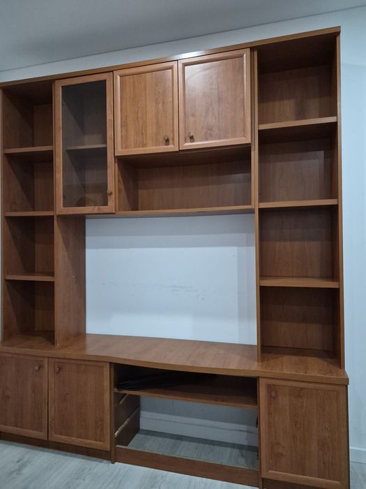 Movel sala com alguns sinais de uso