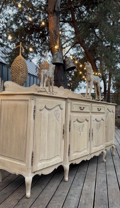 Ludwikowska komoda w stanie surowym