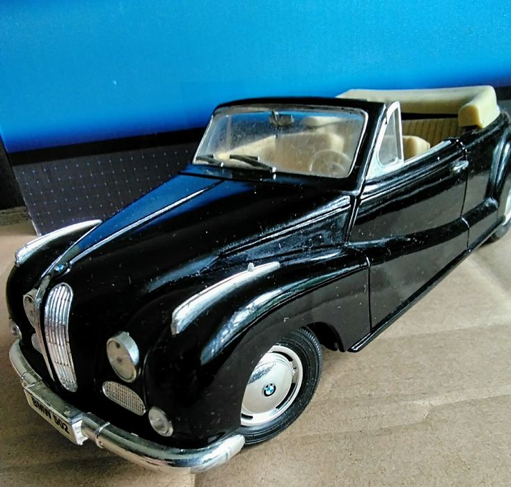 Колекційна моделька авто . BMW 502 (1955)  1/18