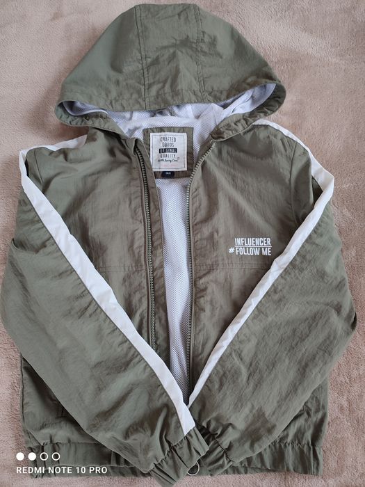 Вітрівка на дівчинку