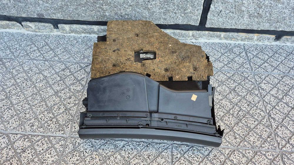 AUDI A4 B5 (8D) - Porta Luvas Preto/Cinza Escuro em muito bom estado!