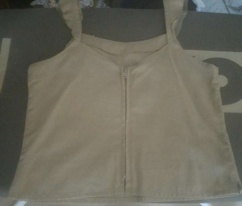 Conjunto de calça e blusa de alsas para saída mais formal ou cerimónia