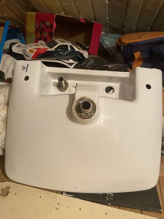 lavatório casa banho cor branco com 1 tonteira