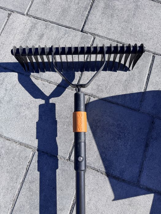 Zestaw fiskars (wertkulator + szczota + łopata + siekiera)
