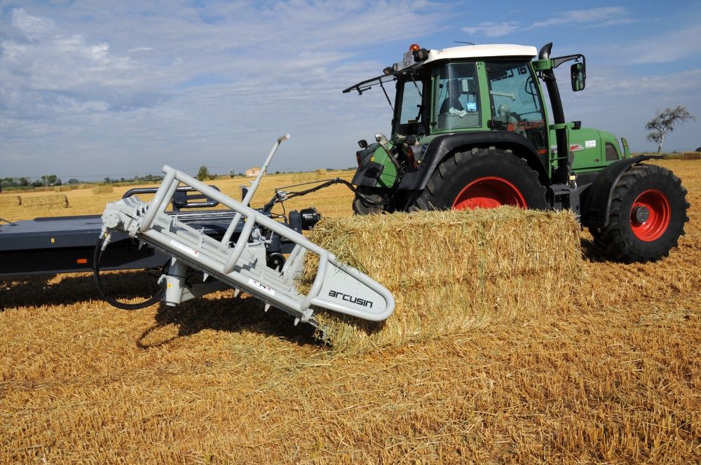 Самопогрузчик для тюков Arcusin AutoStack XP, Автонавантажувач