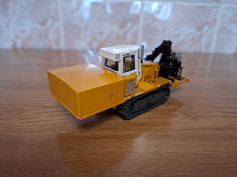 Model LIEBHERR SR 714 welding tractor /1:50 NZG