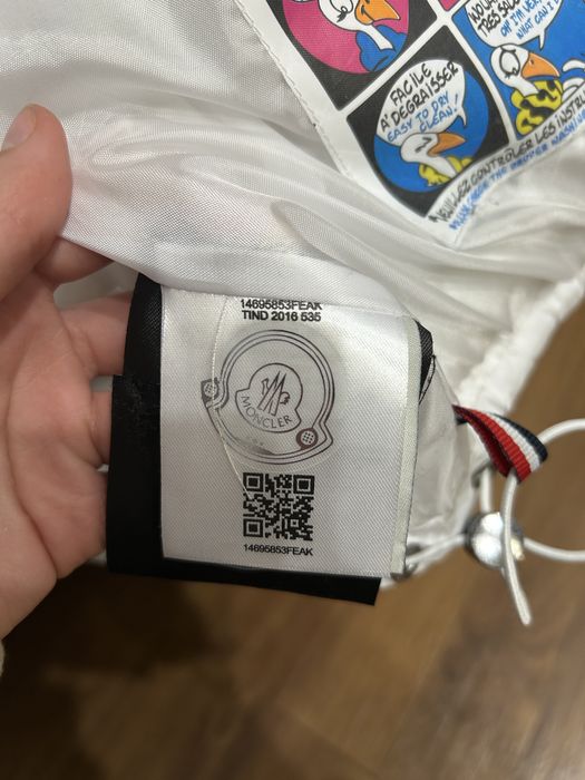 біла куртка монклер зимня