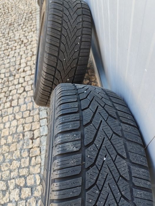 Pneus novos com jantes