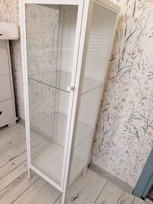 Witryna metalowa biała IKEA BAGGEBO