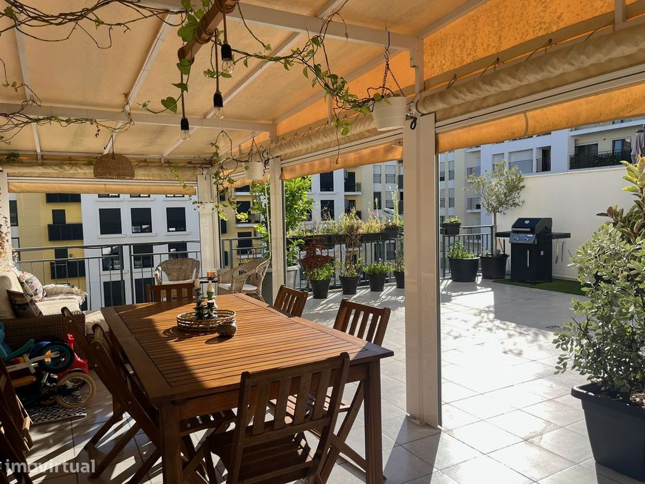 T2 com terraço de 65m2, box e arrecadação - Atalaia, Amadora