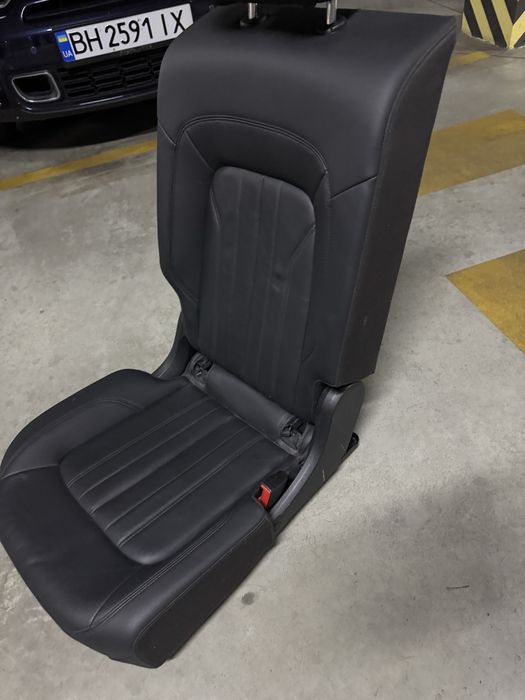 Задній ряд сидінь праве крісло стандарт Audi Q5 чорне