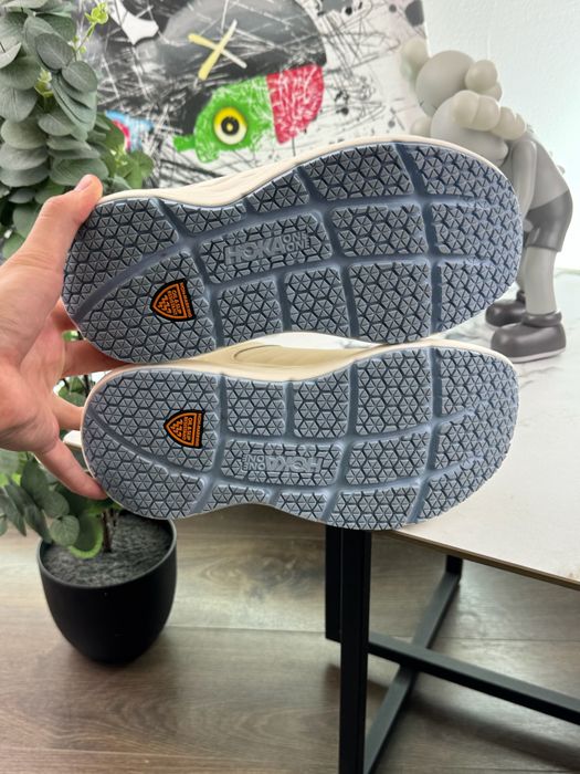 Кросівки Hoka Bondi SR 41 розмір Е16511